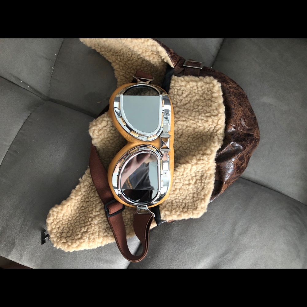 Aviator costume hat and goggles